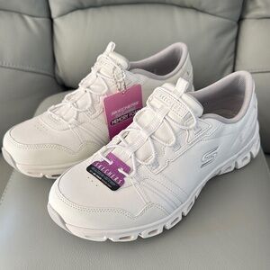 Skechers White Slip On Women's White Sneakers with Memory Foam - NEW size 7.5